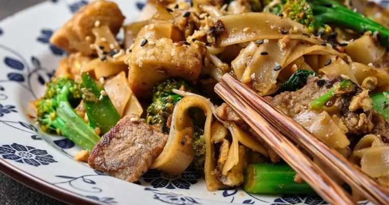 Delicious udon noodles with beef and brocolli